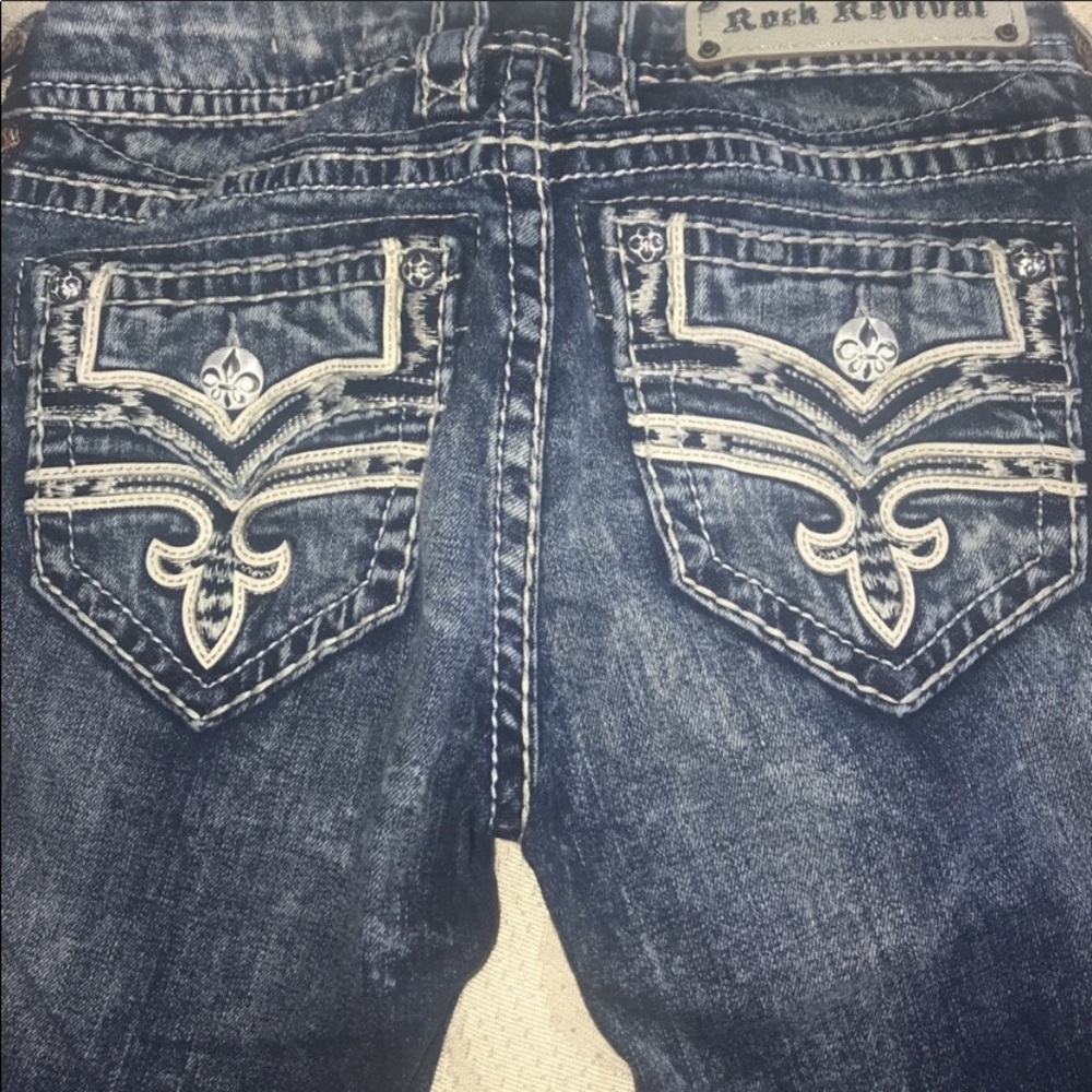 ISO !! These rock revival pants HELP size 24-25